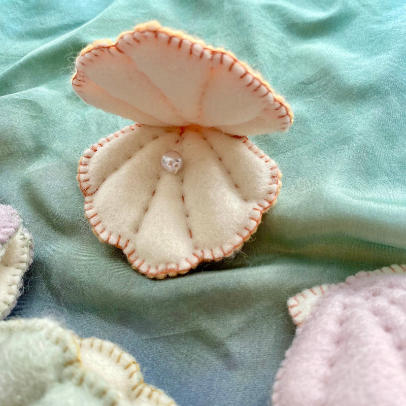 Clam Shell with Pearl, Natural-Dyed Felt